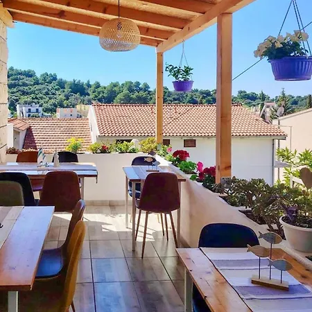 Lovely In Hvar Apartman *